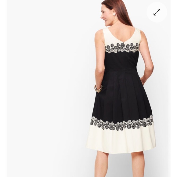 Talbots Sleeveless Floral Fit & Flare Dress size 2 petite - Picture 3 of 12